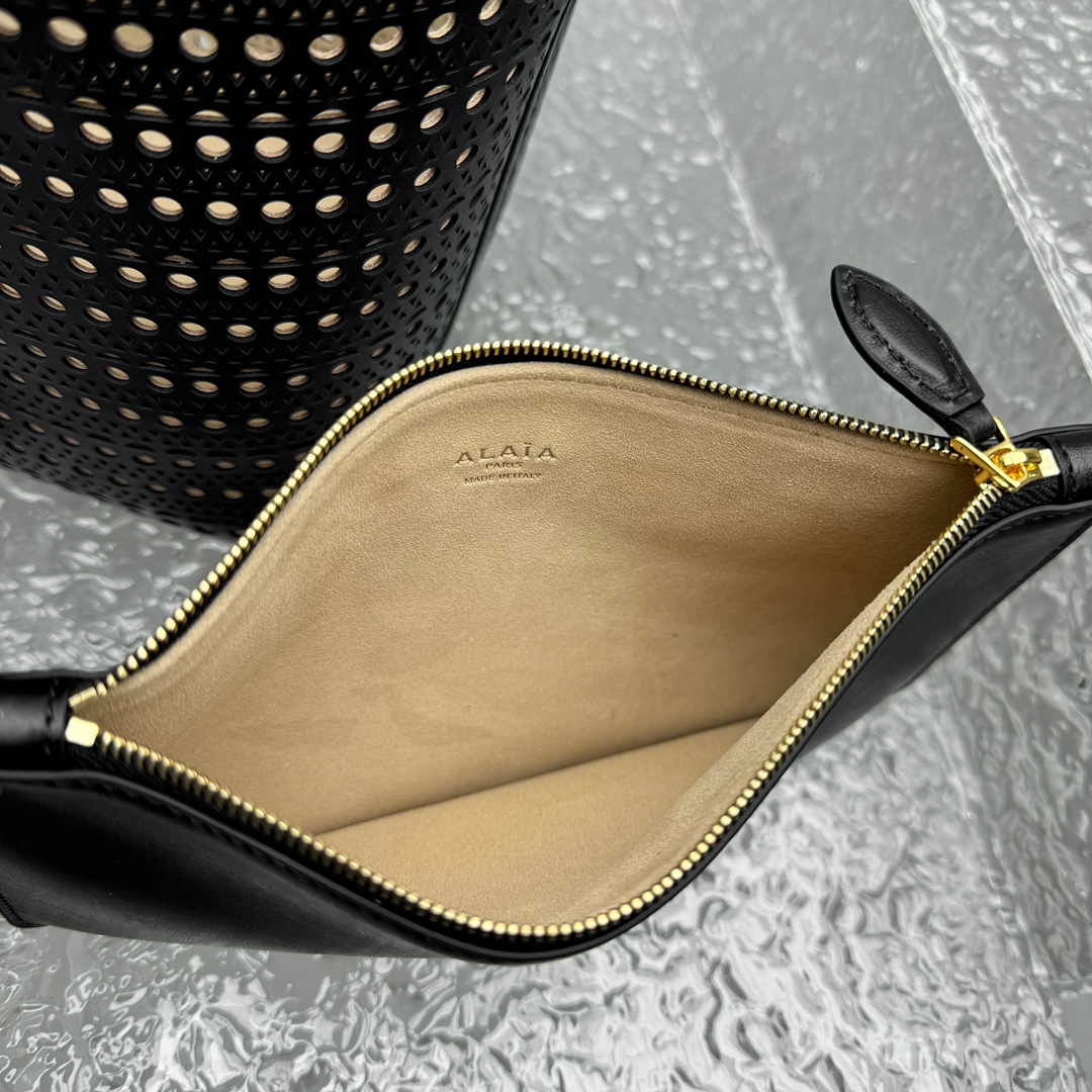 ALAÏA New Mina 32 laser-cut leather shoulder bag |