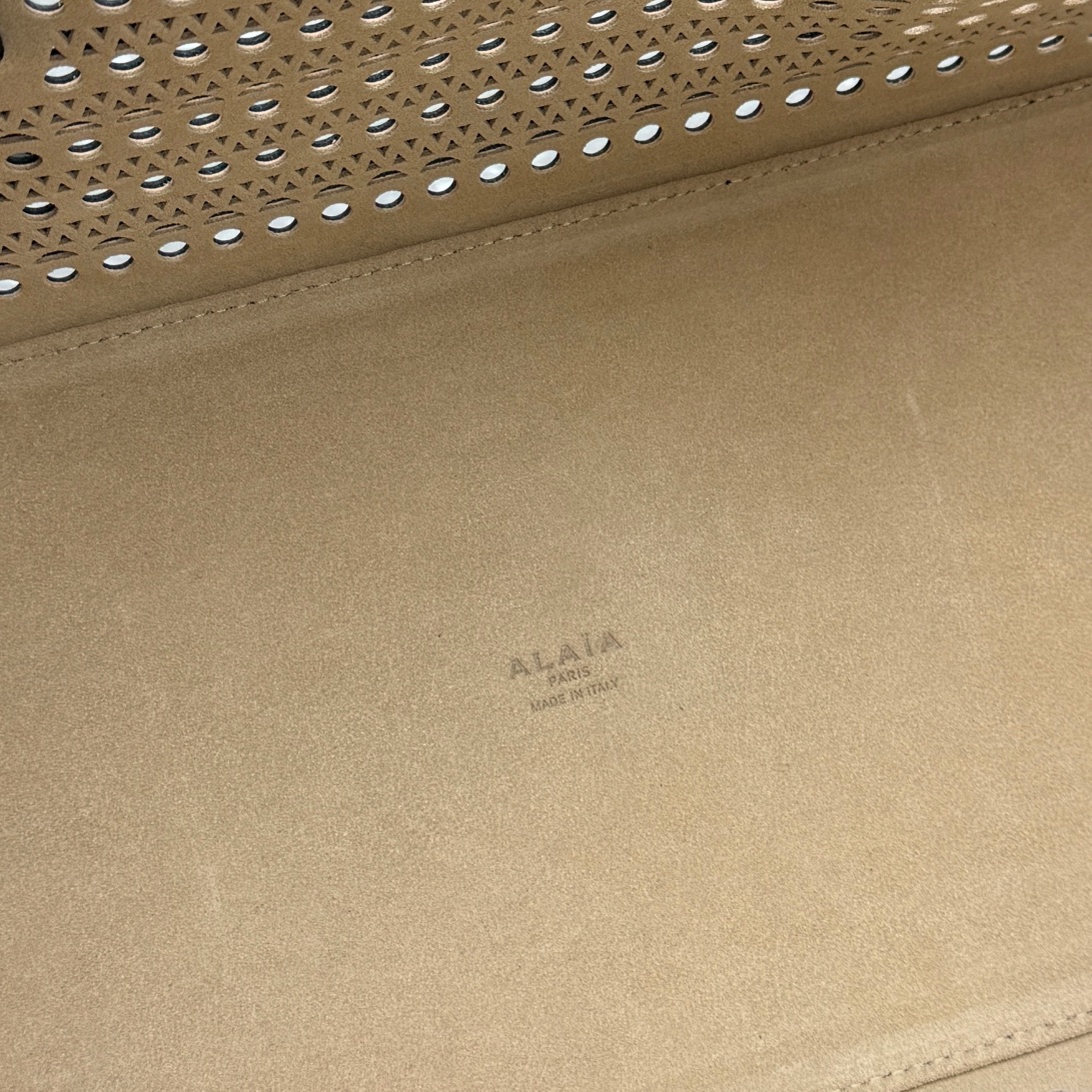 ALAÏA New Mina 32 laser-cut leather shoulder bag |