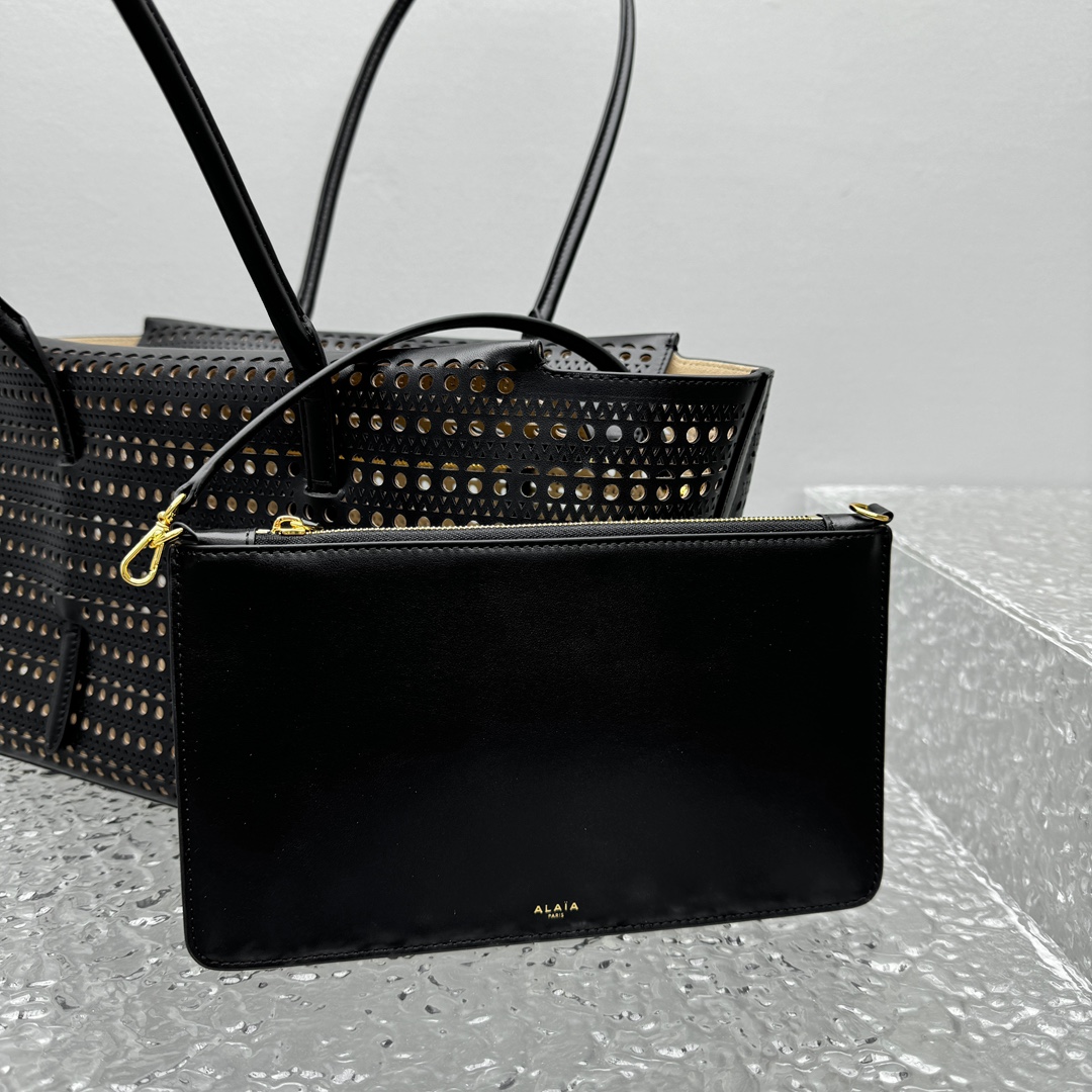 ALAÏA New Mina 32 laser-cut leather shoulder bag |