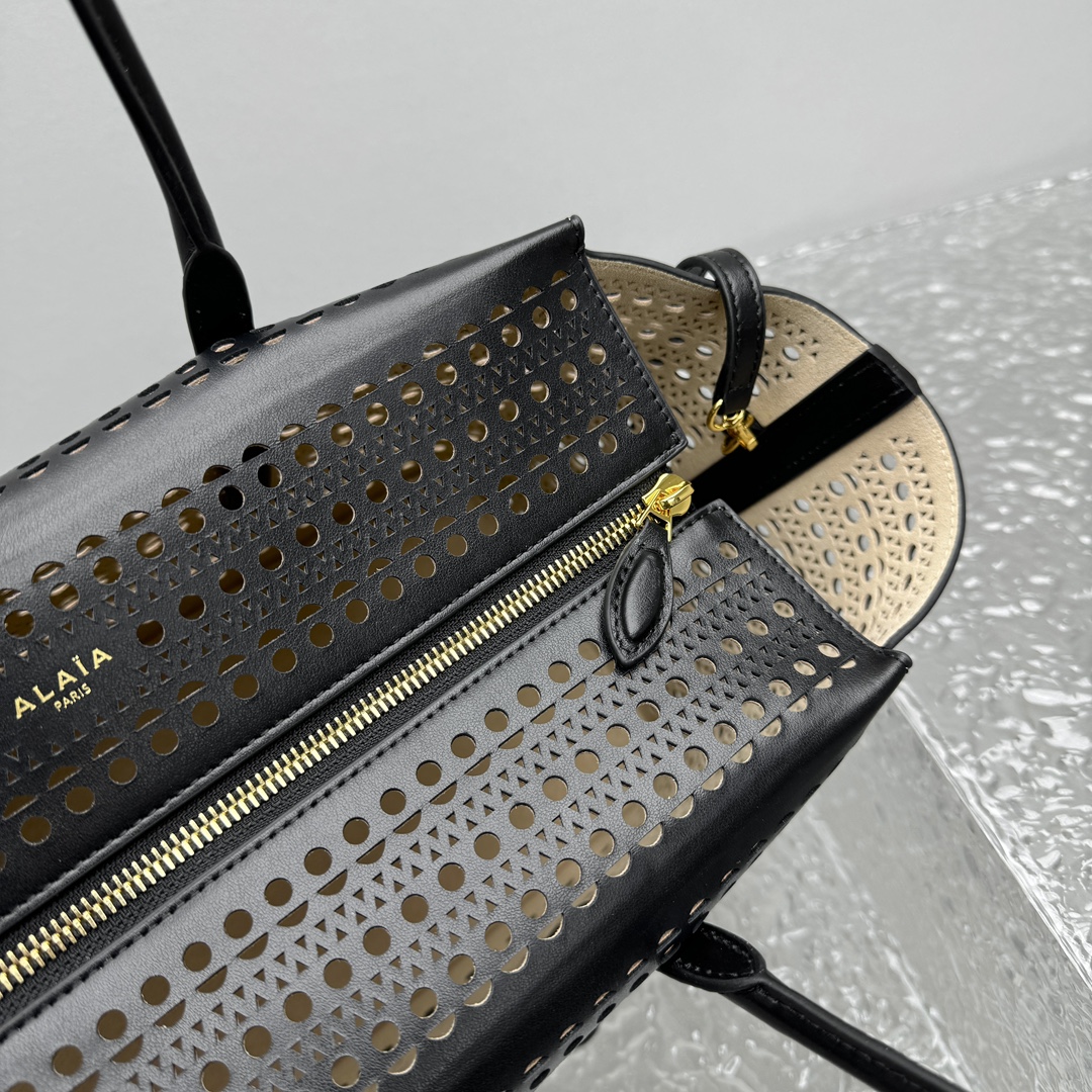 ALAÏA New Mina 32 laser-cut leather shoulder bag |