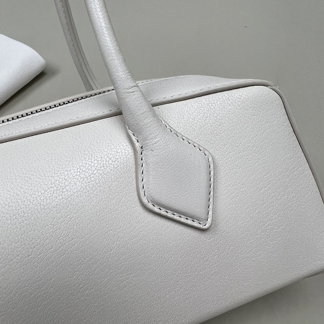 Alaia Le teckel leather bag Alaïa White in Leather - 54281222