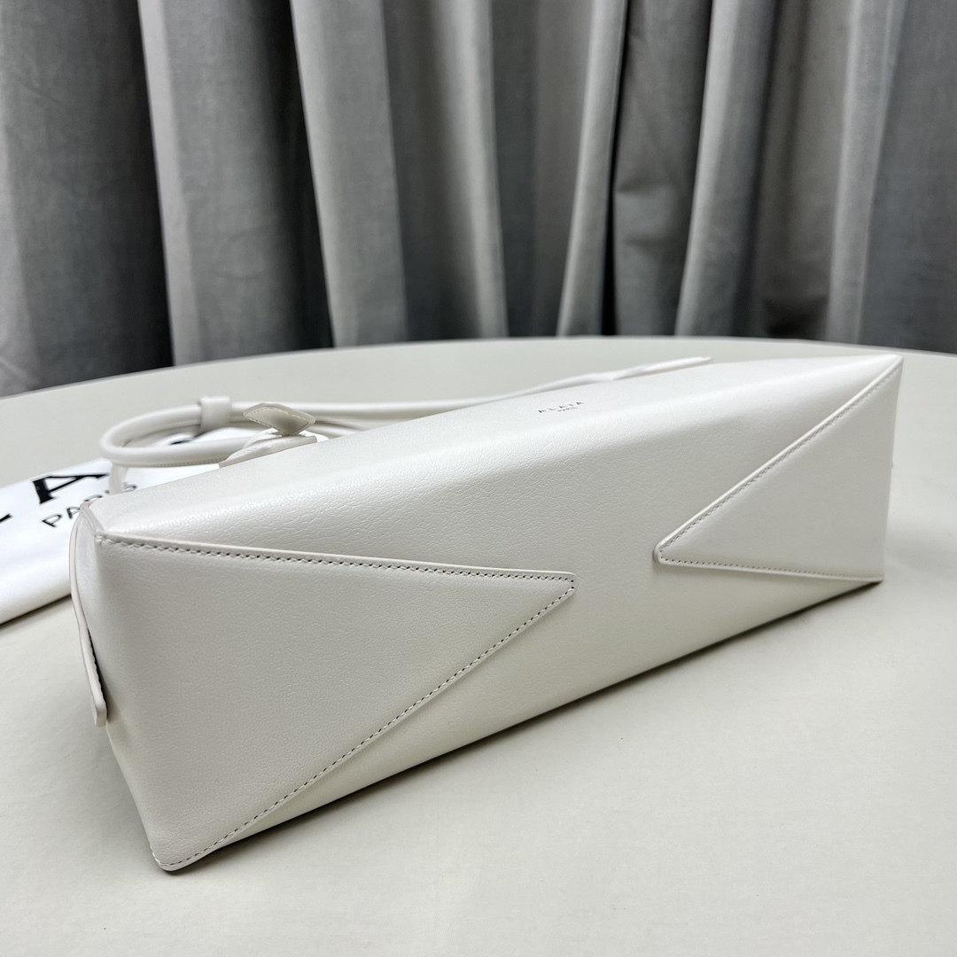 Alaia Le teckel leather bag Alaïa White in Leather - 54281222