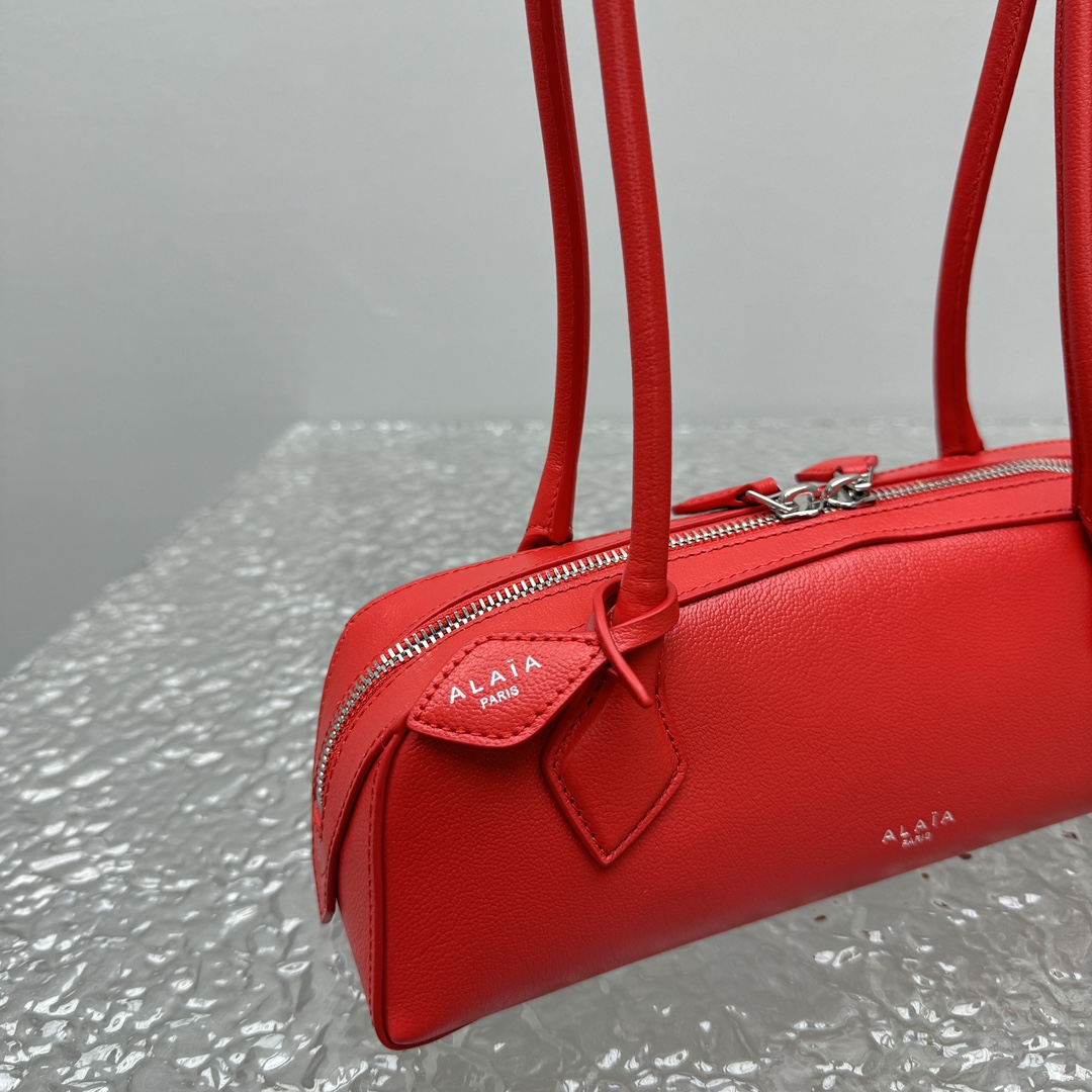 ALAIA Shiny Goatskin Small Le Teckel Bag Rouge Vif 1528672