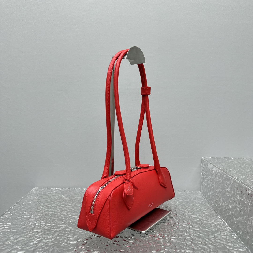 ALAIA Shiny Goatskin Small Le Teckel Bag Rouge Vif 1528672