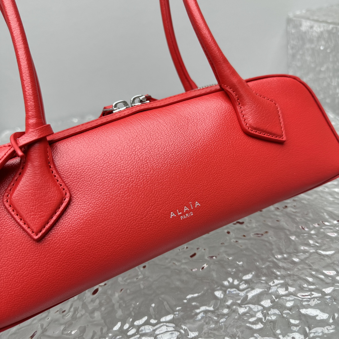 ALAIA Shiny Goatskin Small Le Teckel Bag Rouge Vif 1528672