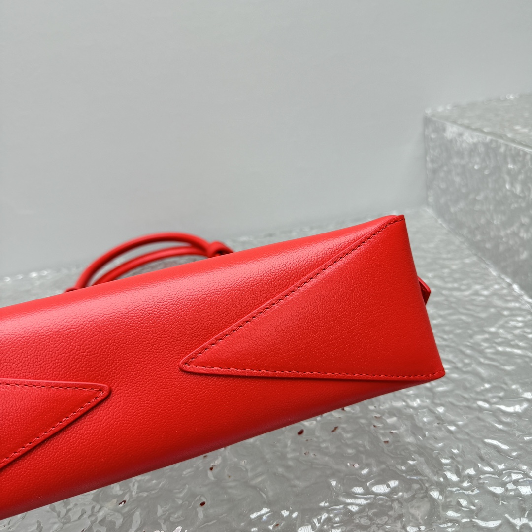 ALAIA Shiny Goatskin Small Le Teckel Bag Rouge Vif 1528672