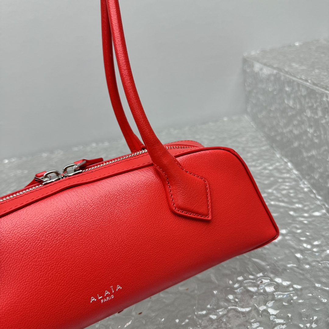ALAIA Shiny Goatskin Small Le Teckel Bag Rouge Vif 1528672