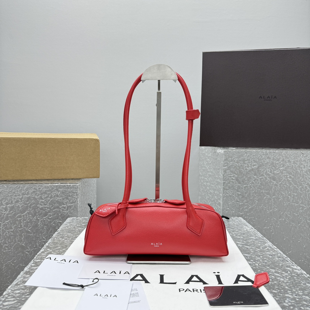 ALAIA Shiny Goatskin Small Le Teckel Bag Rouge Vif 1528672