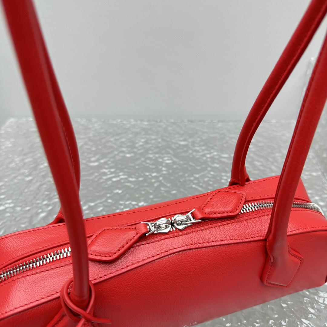 ALAIA Shiny Goatskin Small Le Teckel Bag Rouge Vif 1528672