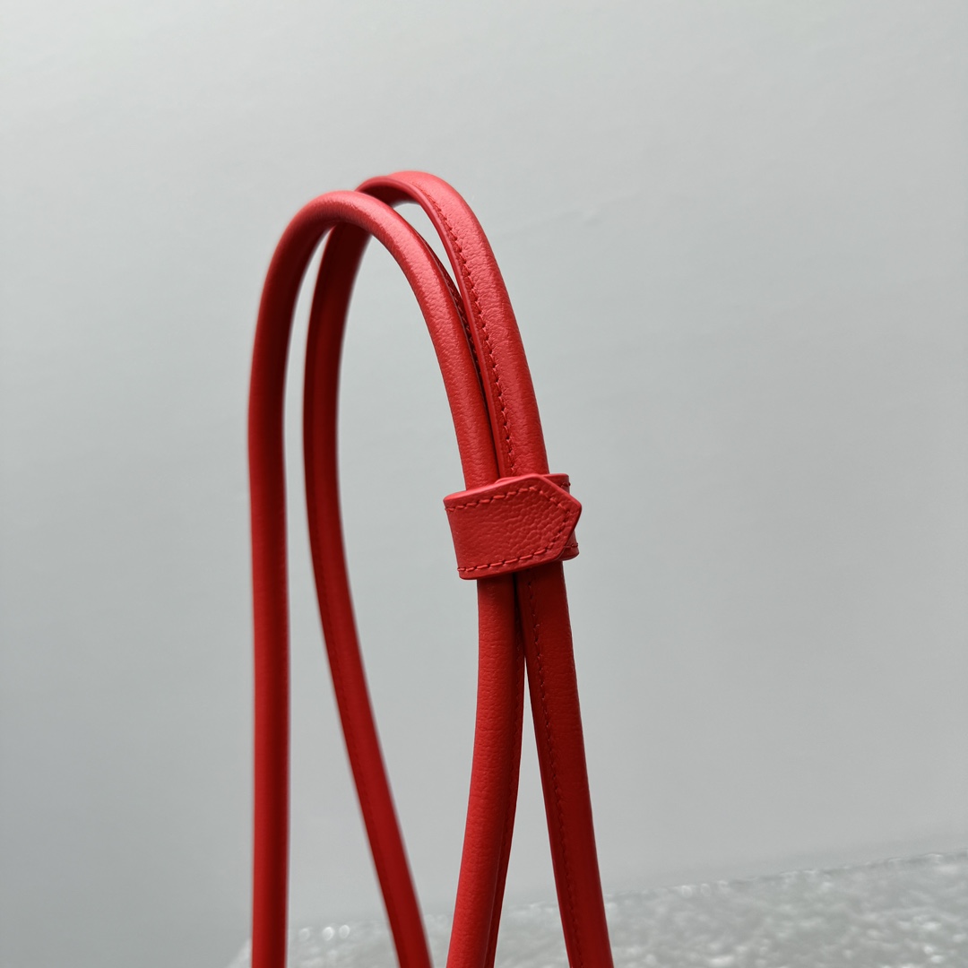 ALAIA Shiny Goatskin Small Le Teckel Bag Rouge Vif 1528672