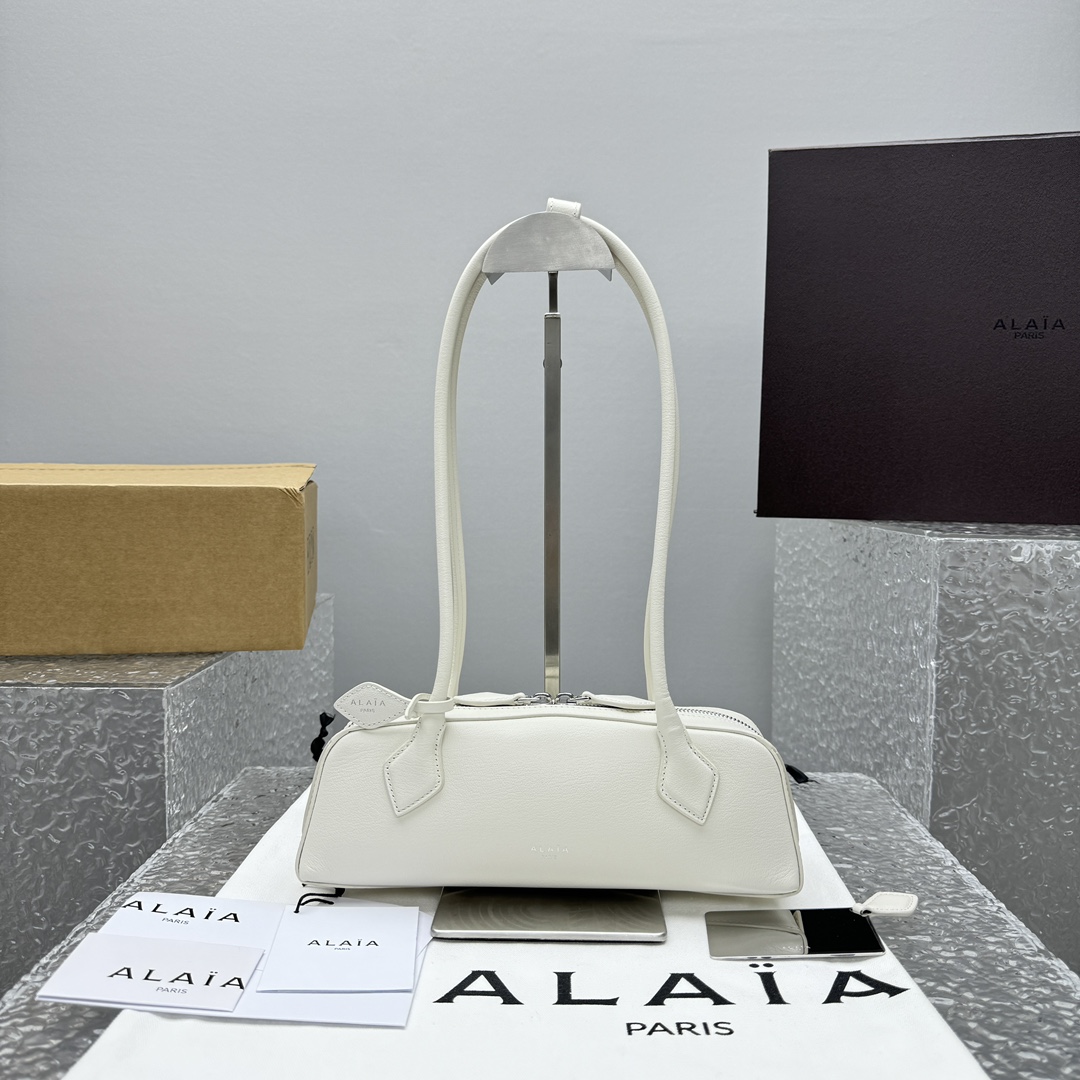 Alaïa Small Le Teckel Shoulder Bag | White Alaia004414