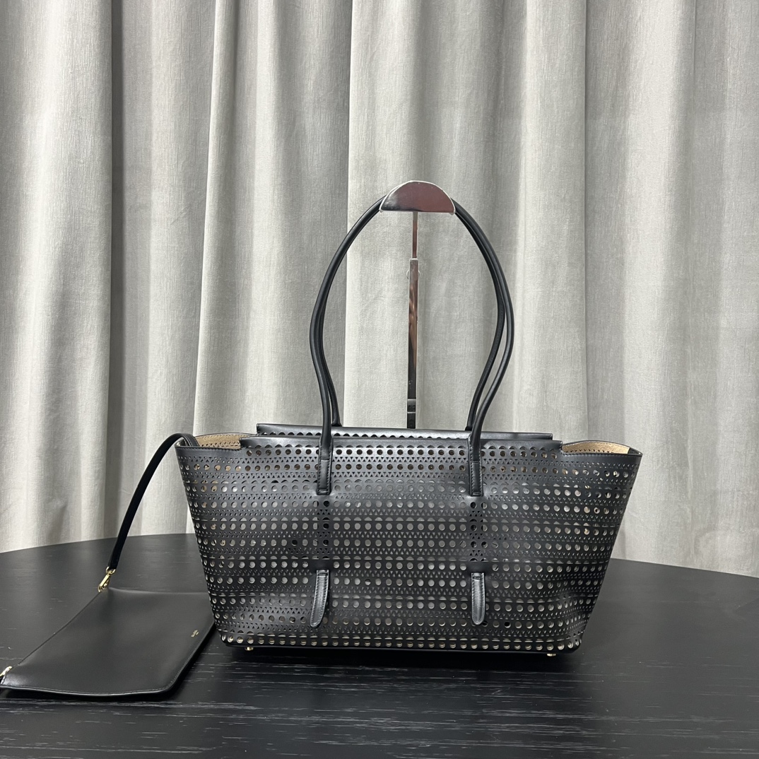 Alaïa “Neo Mina 32” Shoulder Bag in Black
