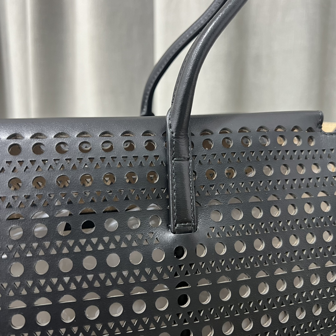 Alaïa "Neo Mina 32" Shoulder Bag in Black