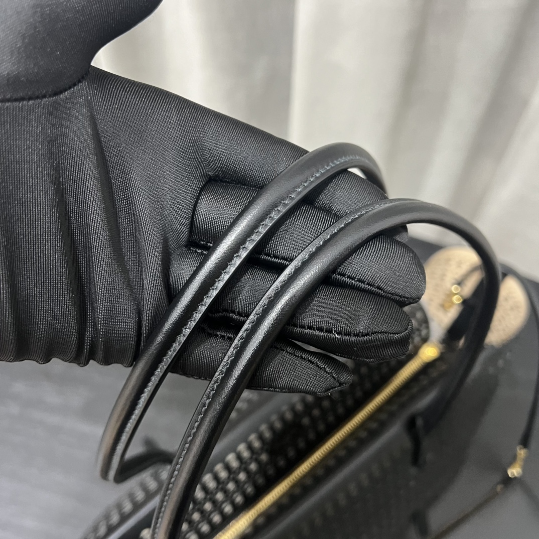 Alaïa "Neo Mina 32" Shoulder Bag in Black