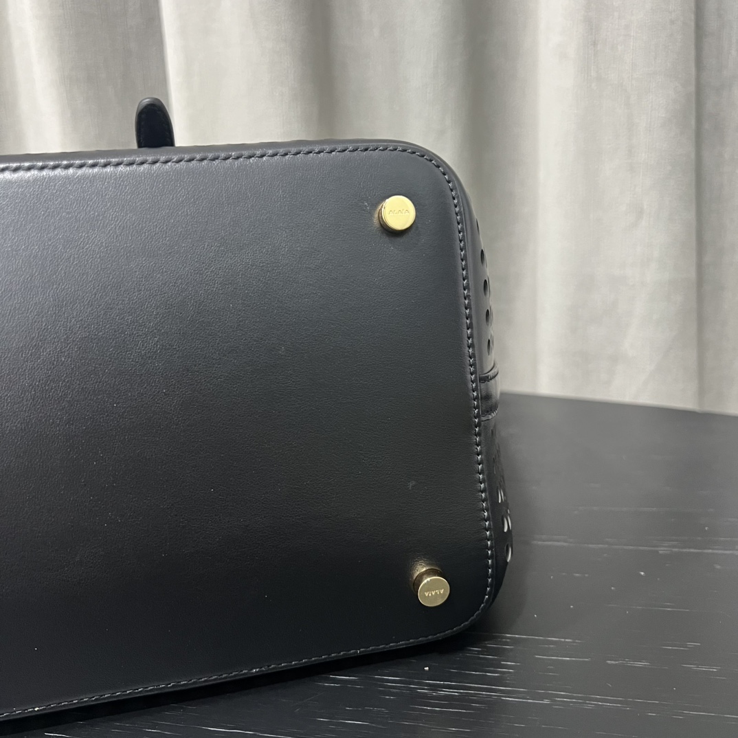 Alaïa "Neo Mina 32" Shoulder Bag in Black