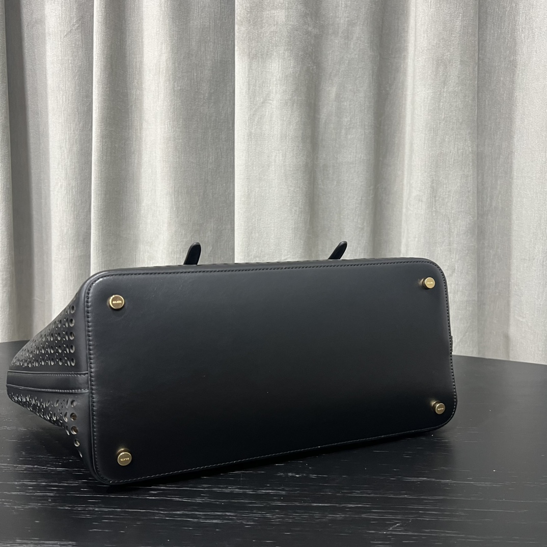 Alaïa "Neo Mina 32" Shoulder Bag in Black