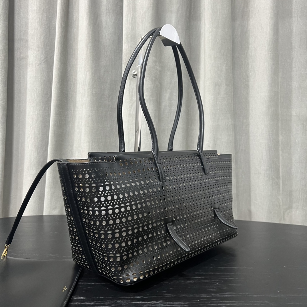 Alaïa "Neo Mina 32" Shoulder Bag in Black