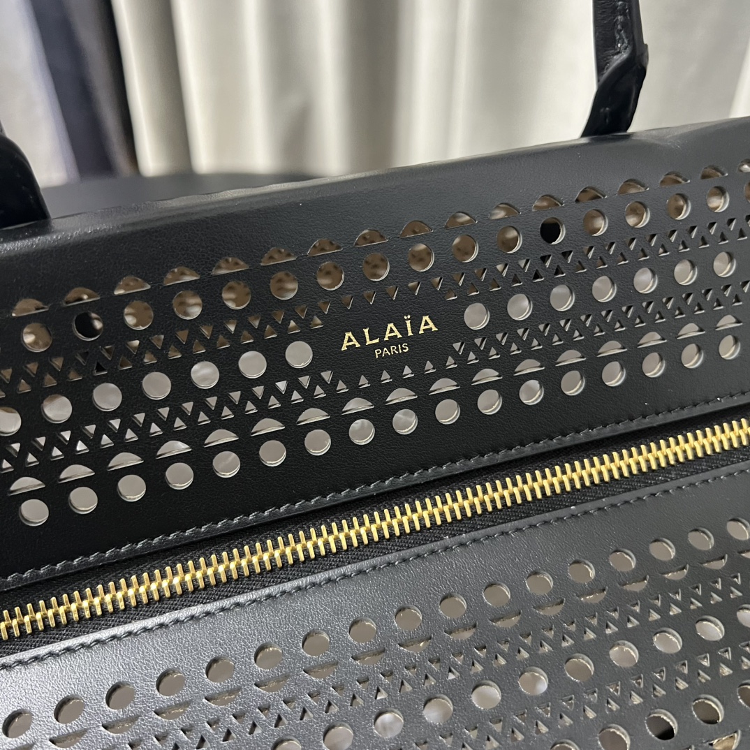 Alaïa "Neo Mina 32" Shoulder Bag in Black