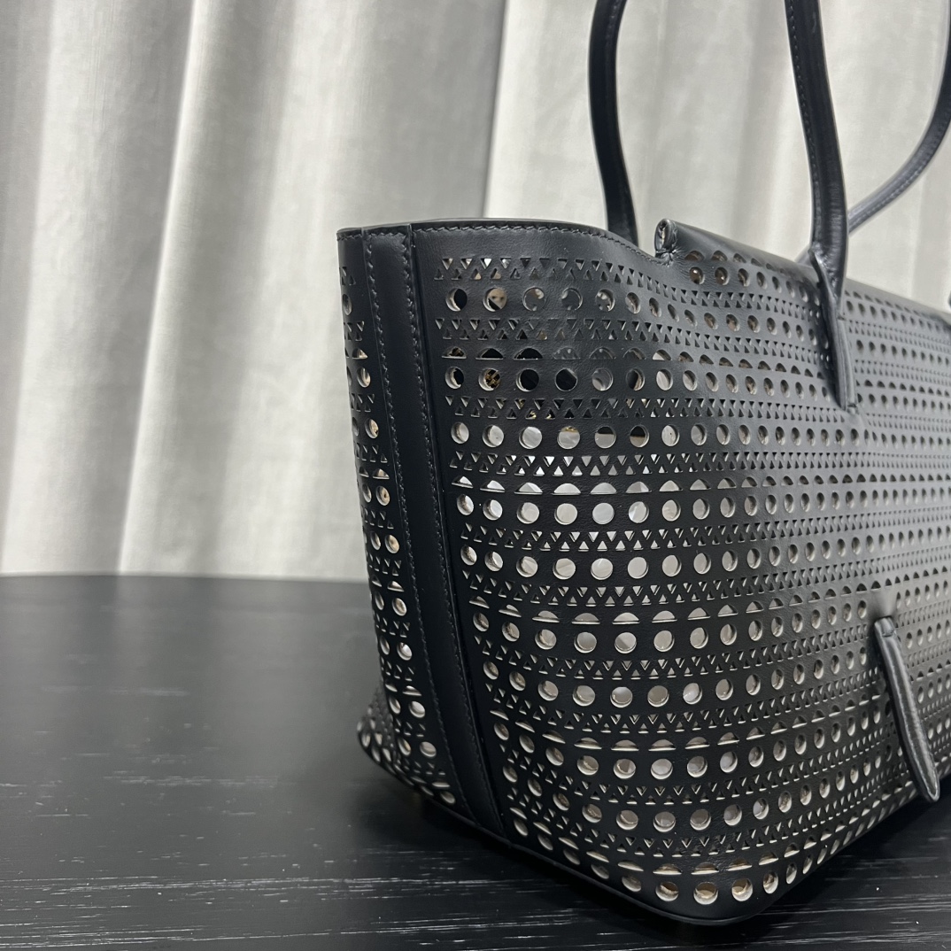 Alaïa "Neo Mina 32" Shoulder Bag in Black