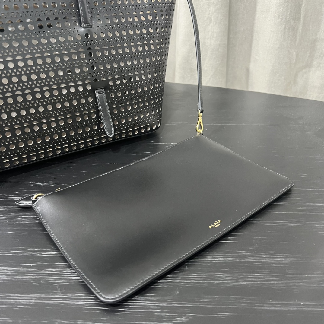 Alaïa "Neo Mina 32" Shoulder Bag in Black