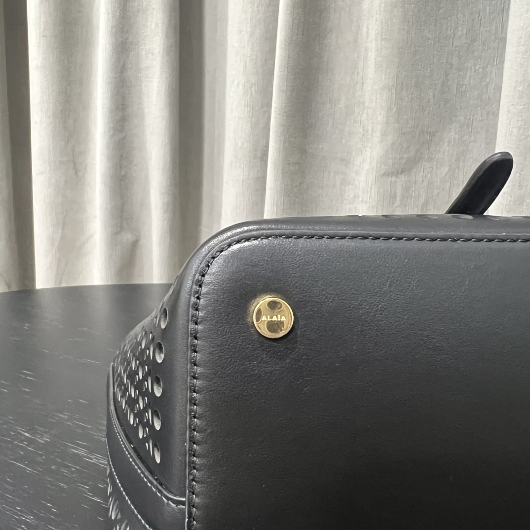Alaïa "Neo Mina 32" Shoulder Bag in Black