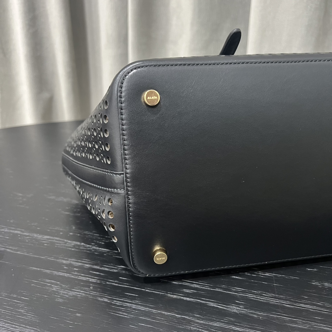 Alaïa "Neo Mina 32" Shoulder Bag in Black