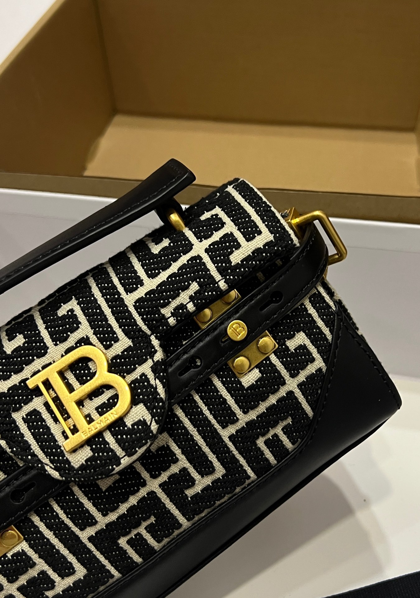 Bbuzz 19 Crossbody Bag - Balmain - Leather - Black