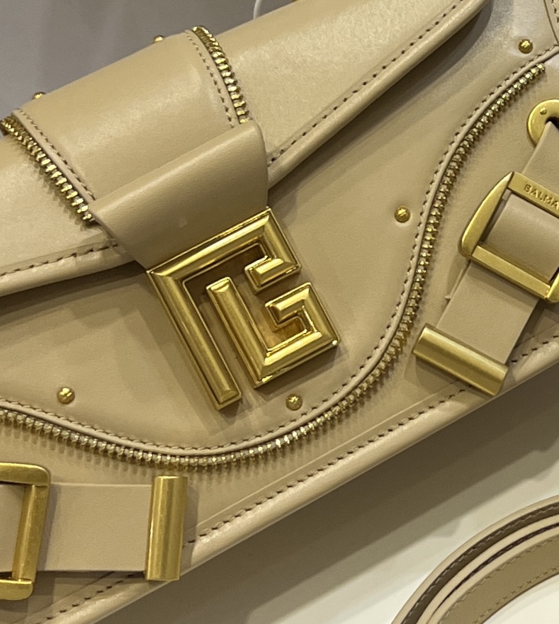 Balmain Women Blaze Clutch Bag in Smooth Leather-Beige