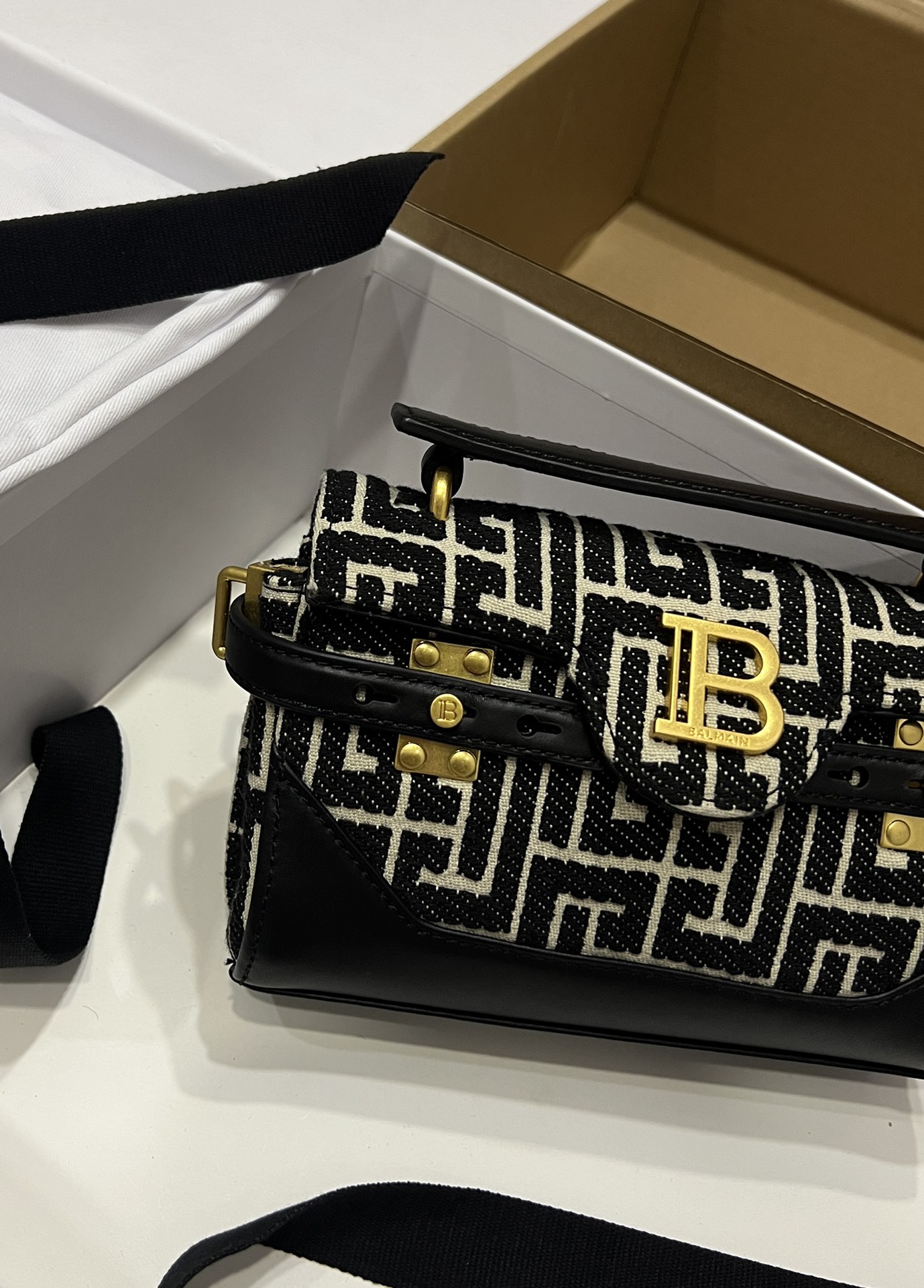 Bbuzz 19 Crossbody Bag - Balmain - Leather - Black