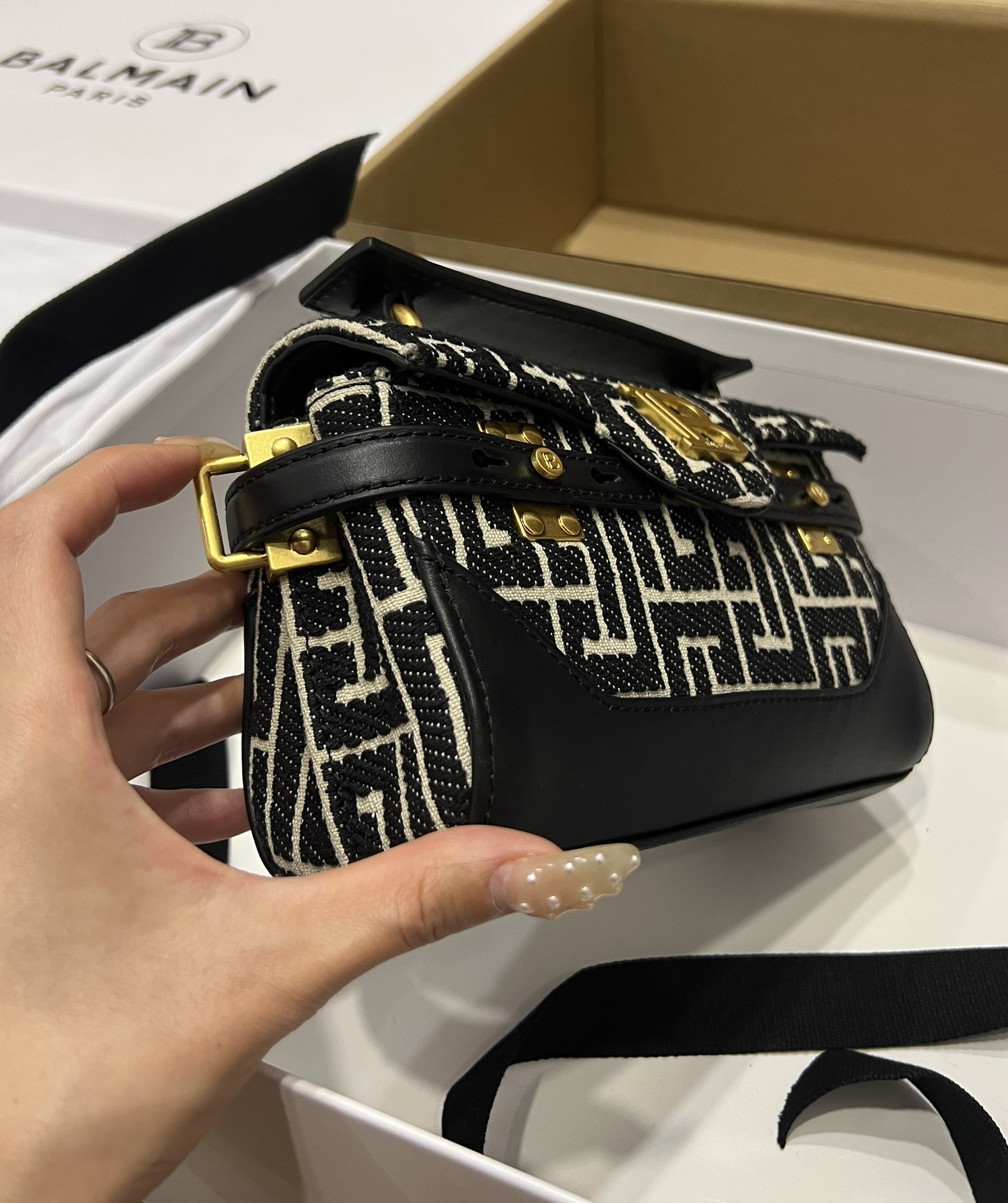 Bbuzz 19 Crossbody Bag - Balmain - Leather - Black
