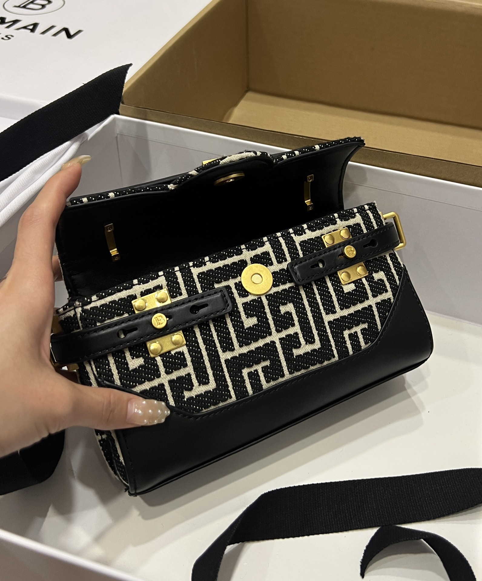 Bbuzz 19 Crossbody Bag - Balmain - Leather - Black