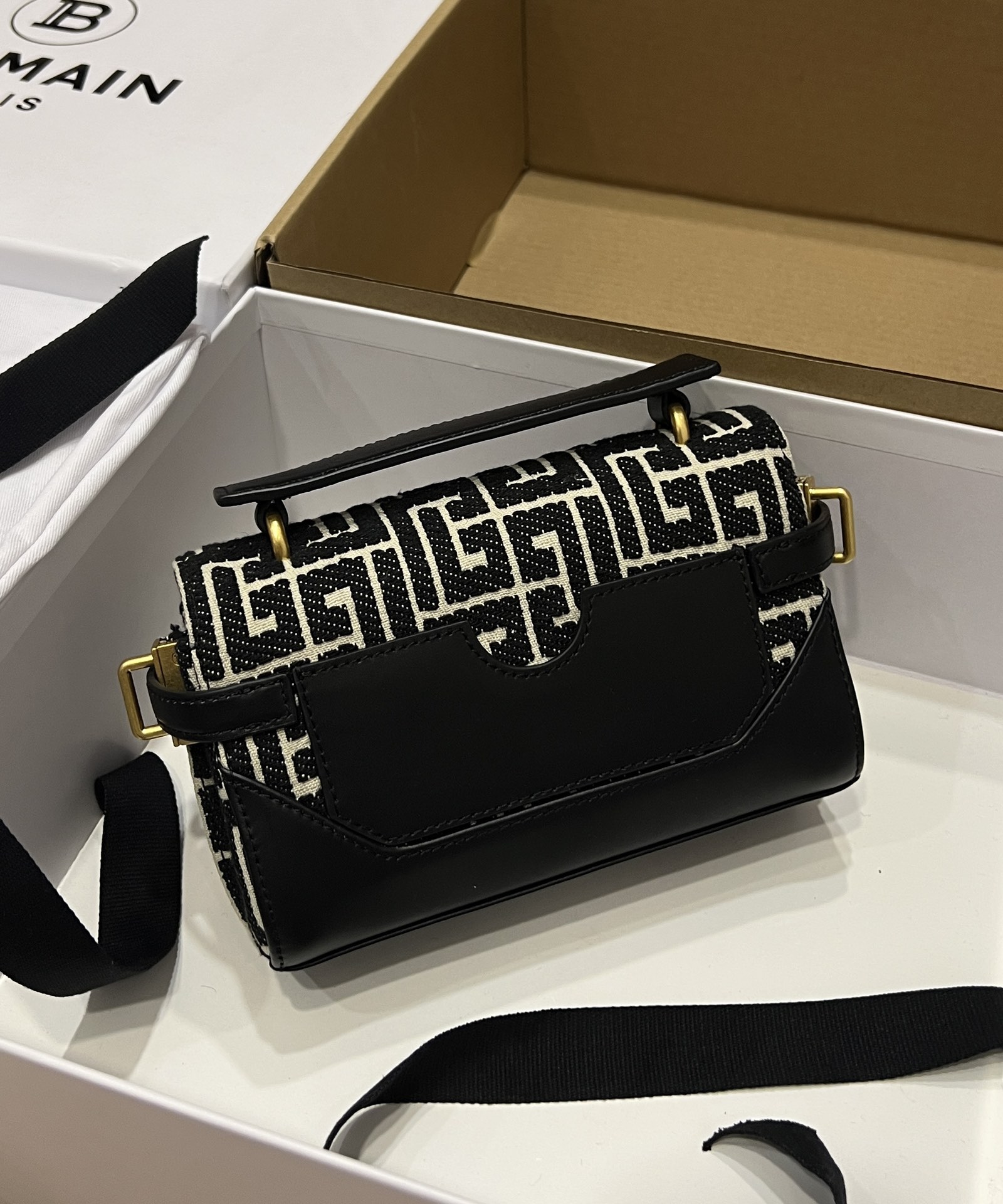 Bbuzz 19 Crossbody Bag - Balmain - Leather - Black