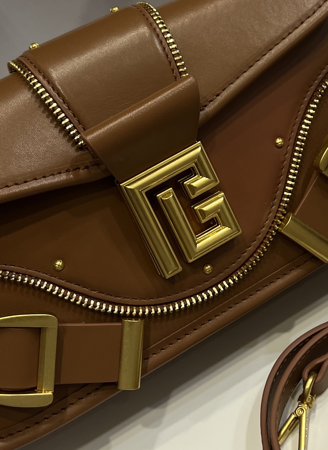 Balmain   - Blaze  leather baguette bag in brown with metal logoBALMAIN  0029