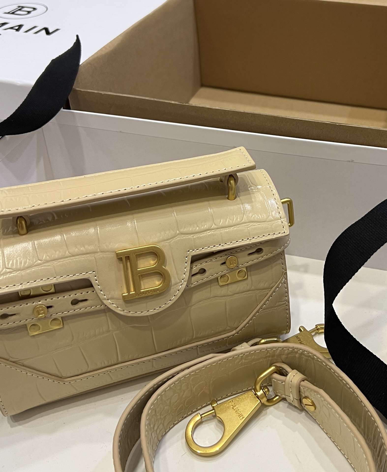 B-Buzz 19 Crossbody - Balmain - Leather - Beige
