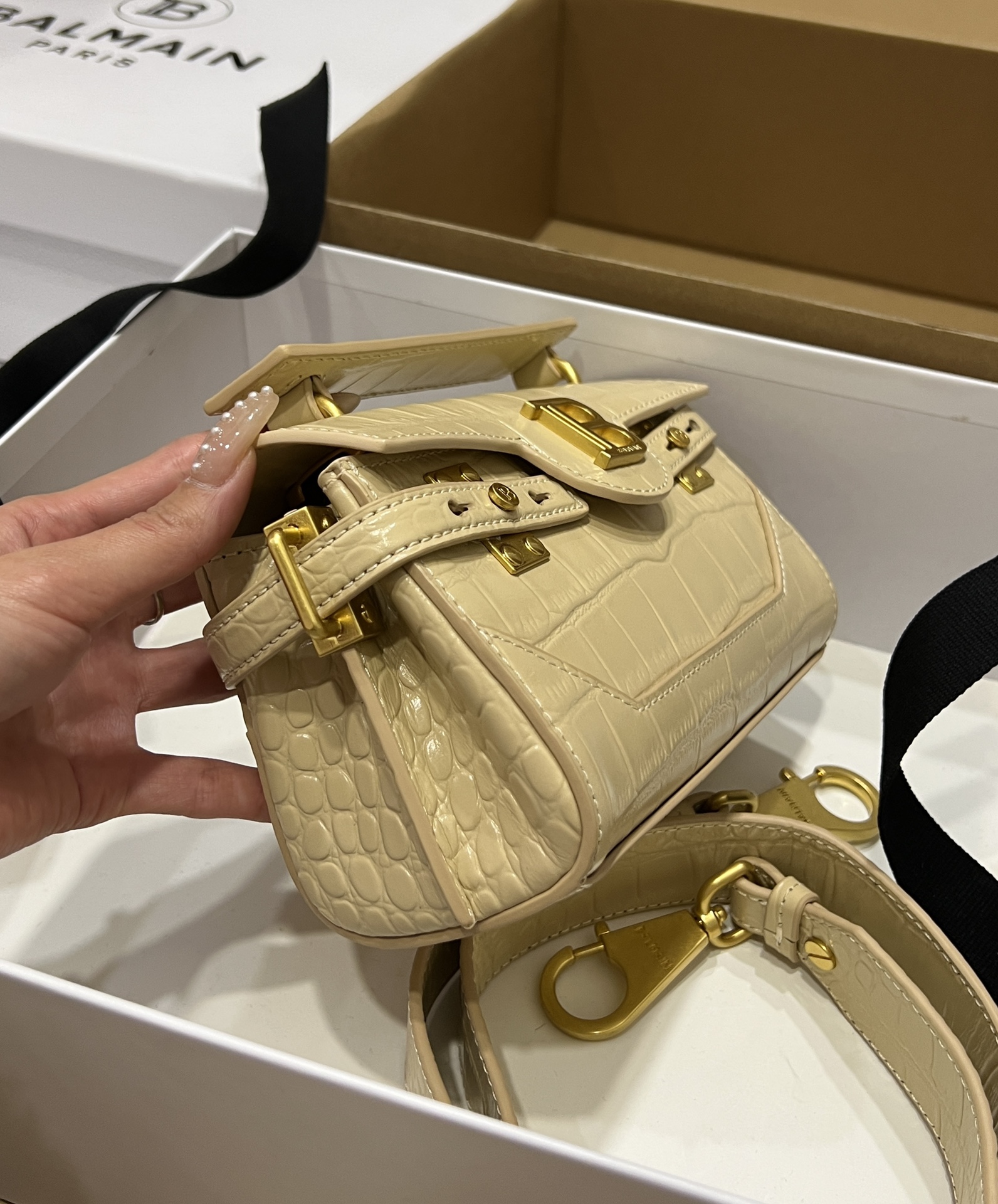 B-Buzz 19 Crossbody - Balmain - Leather - Beige