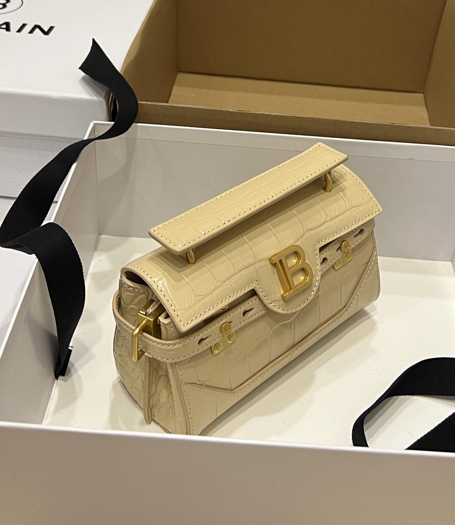 B-Buzz 19 Crossbody - Balmain - Leather - Beige
