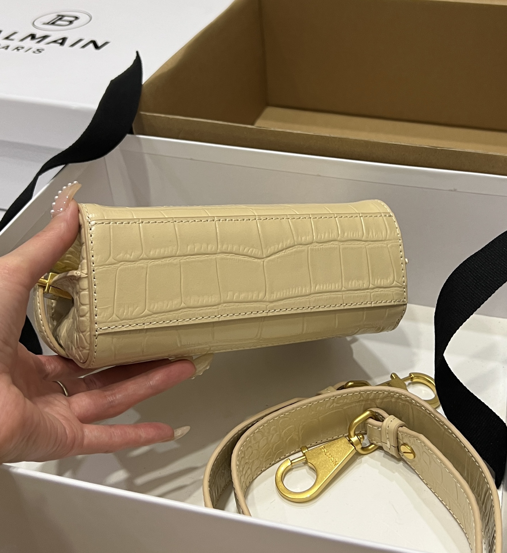 B-Buzz 19 Crossbody - Balmain - Leather - Beige