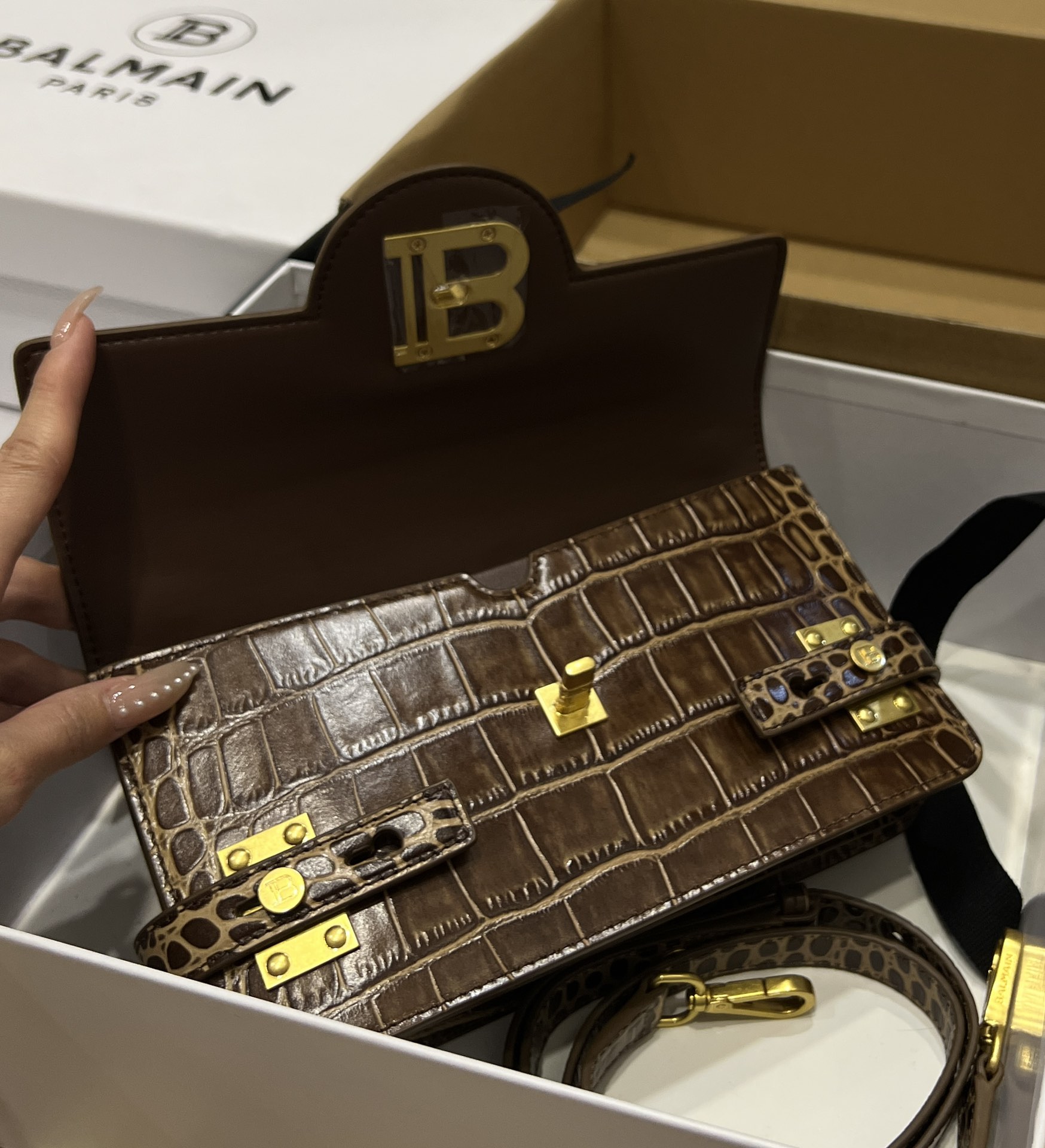 Balmain B-Buzz 19 Shoulder Bag | Brown|