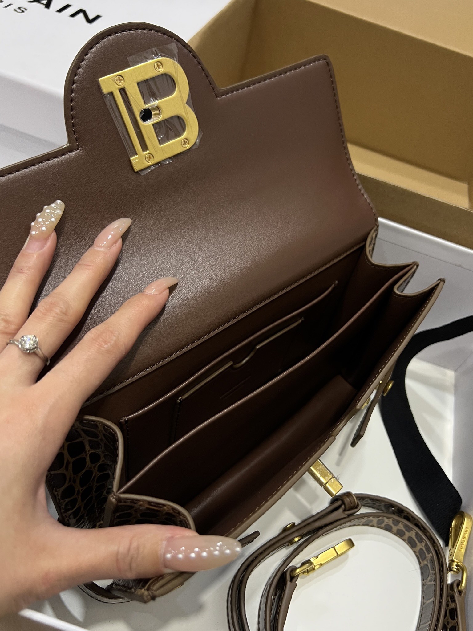 Balmain B-Buzz 19 Shoulder Bag | Brown|