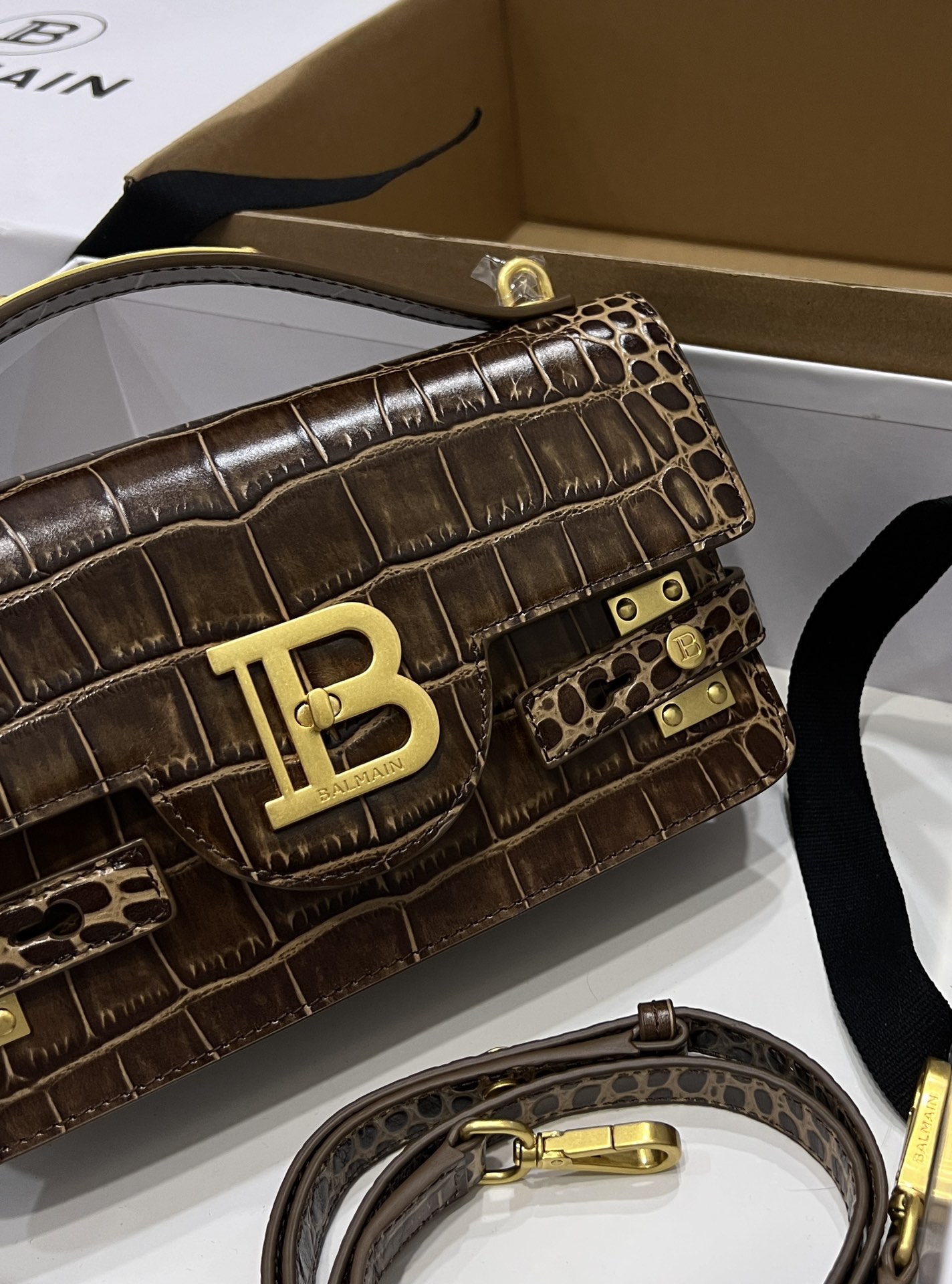 Balmain B-Buzz 19 Shoulder Bag | Brown|