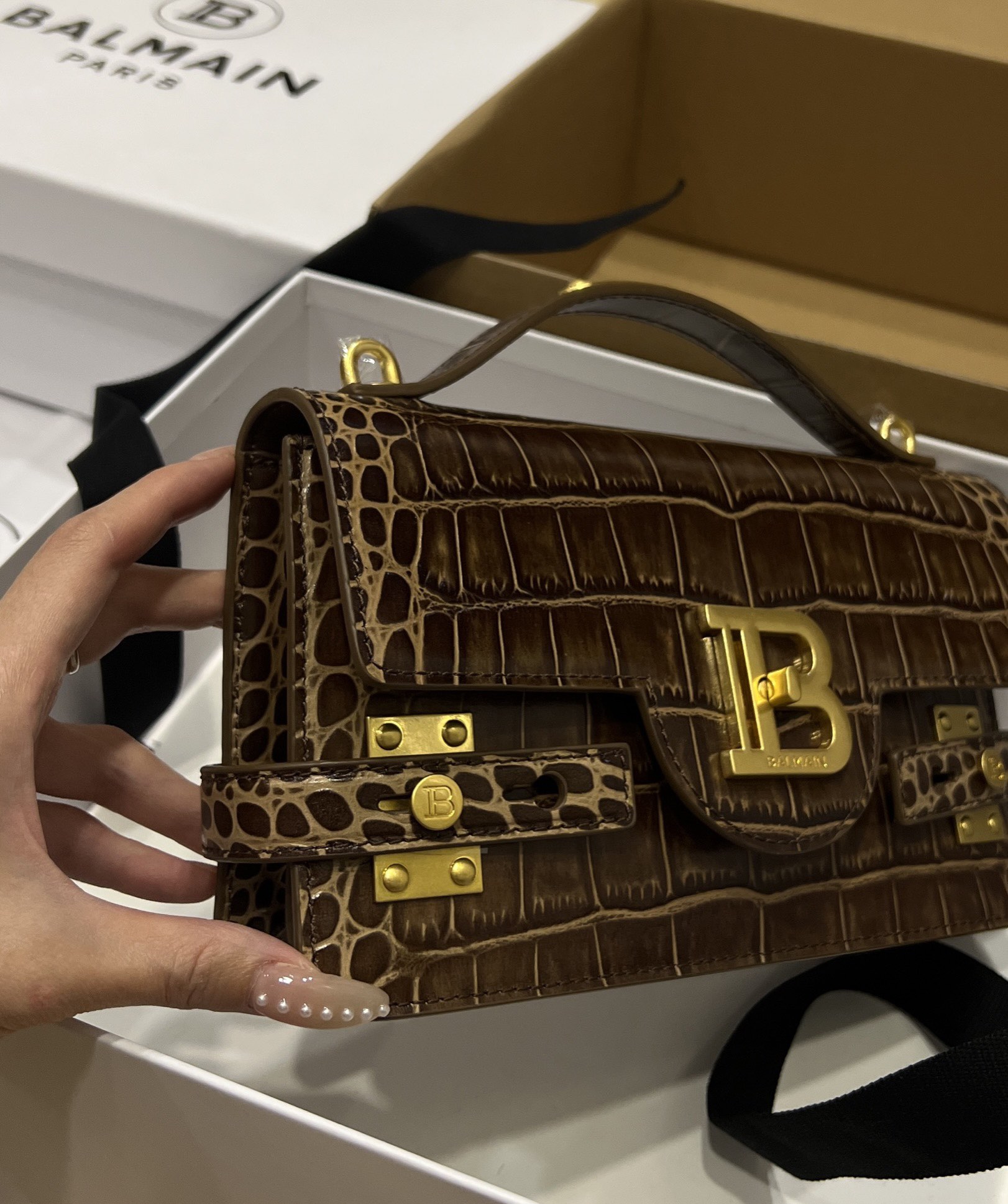 Balmain B-Buzz 19 Shoulder Bag | Brown|