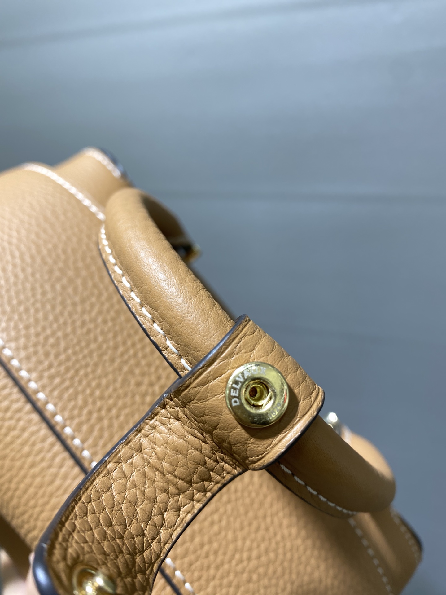 Cool box leather handbag Delvaux brown  Camel in Leather