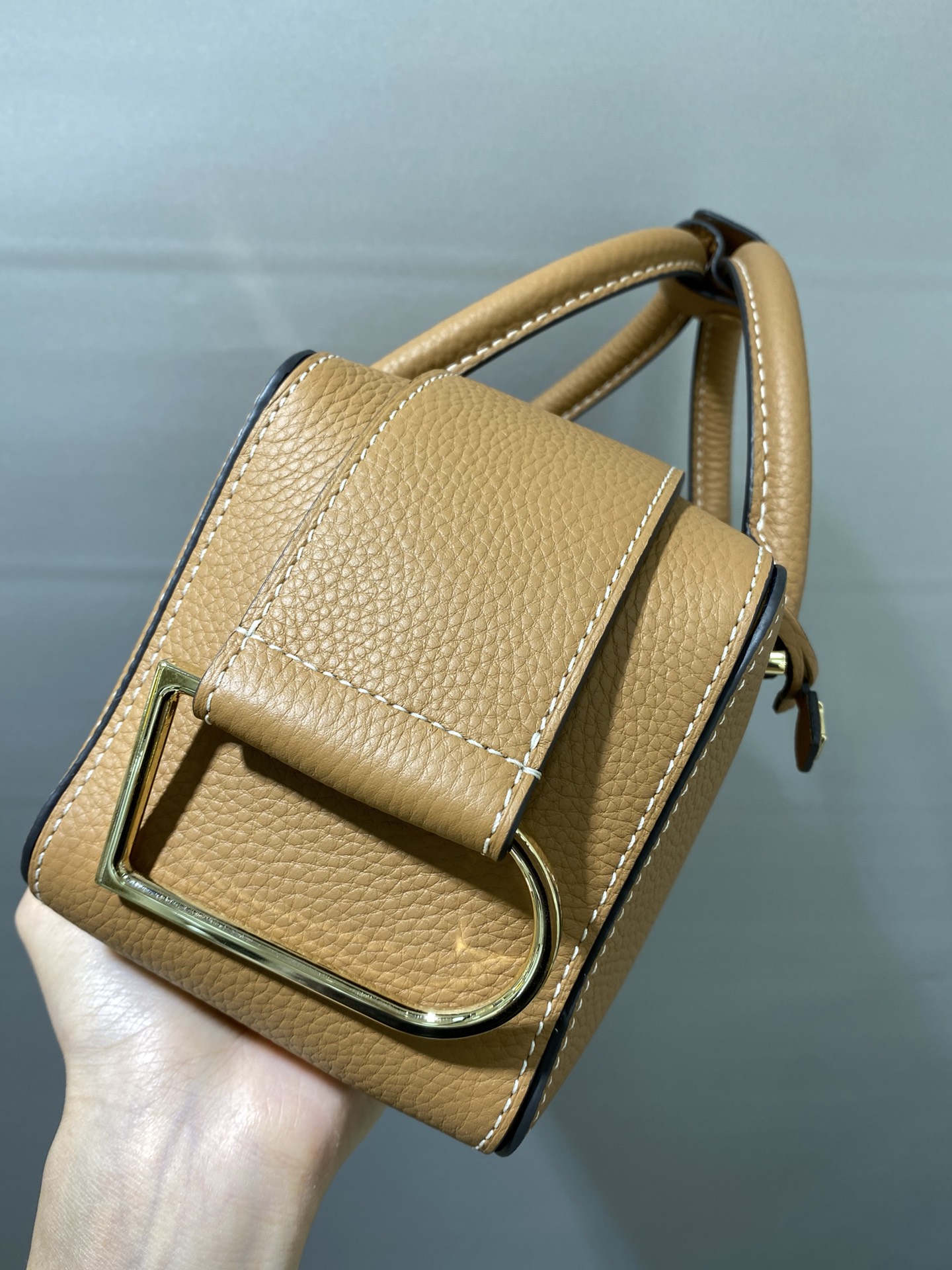 Cool box leather handbag Delvaux brown  Camel in Leather