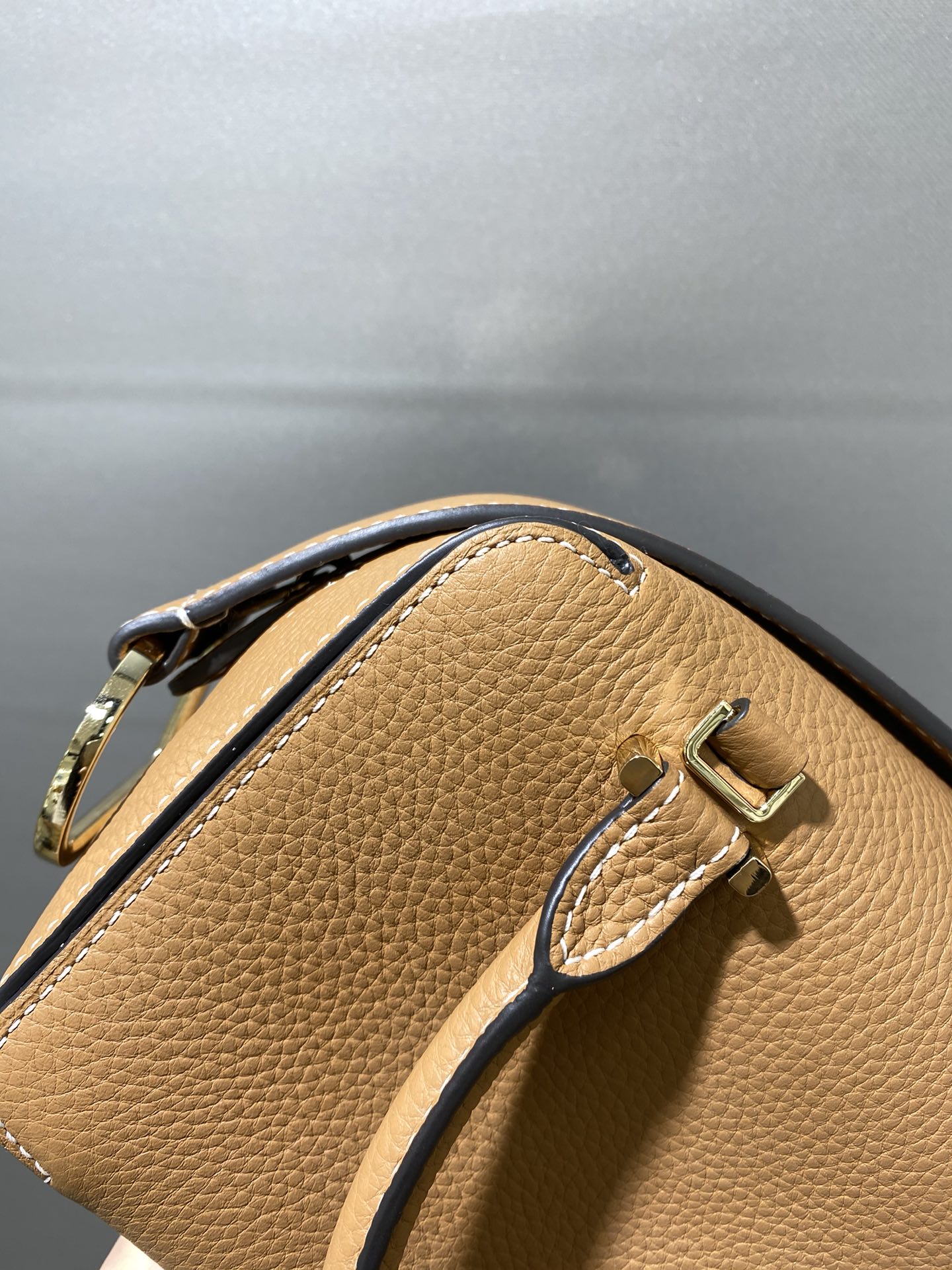 Cool box leather handbag Delvaux brown  Camel in Leather