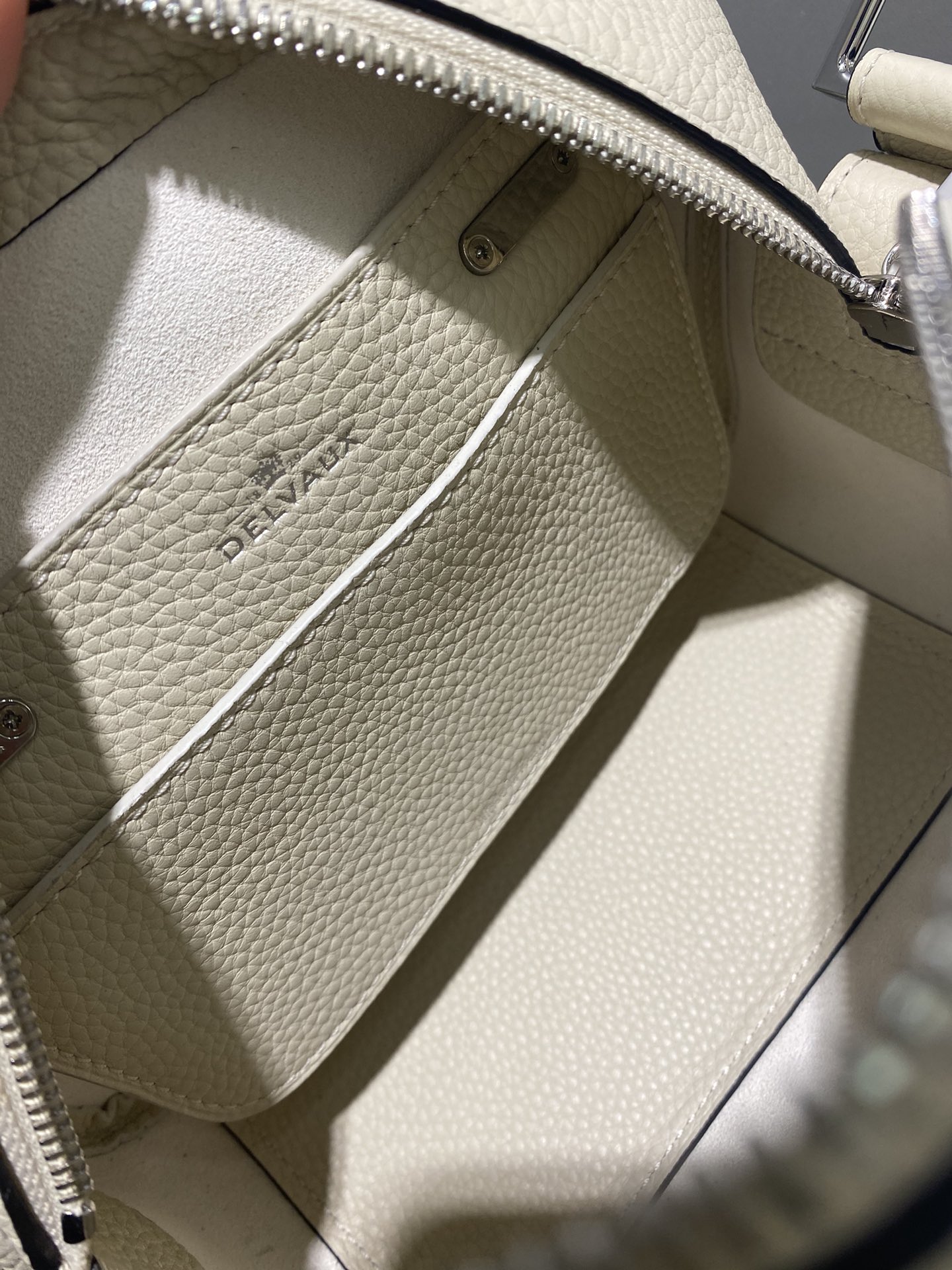 DELVAUX Taurillon Soft Mini Cool Box Satchel Ivory 1601413 |