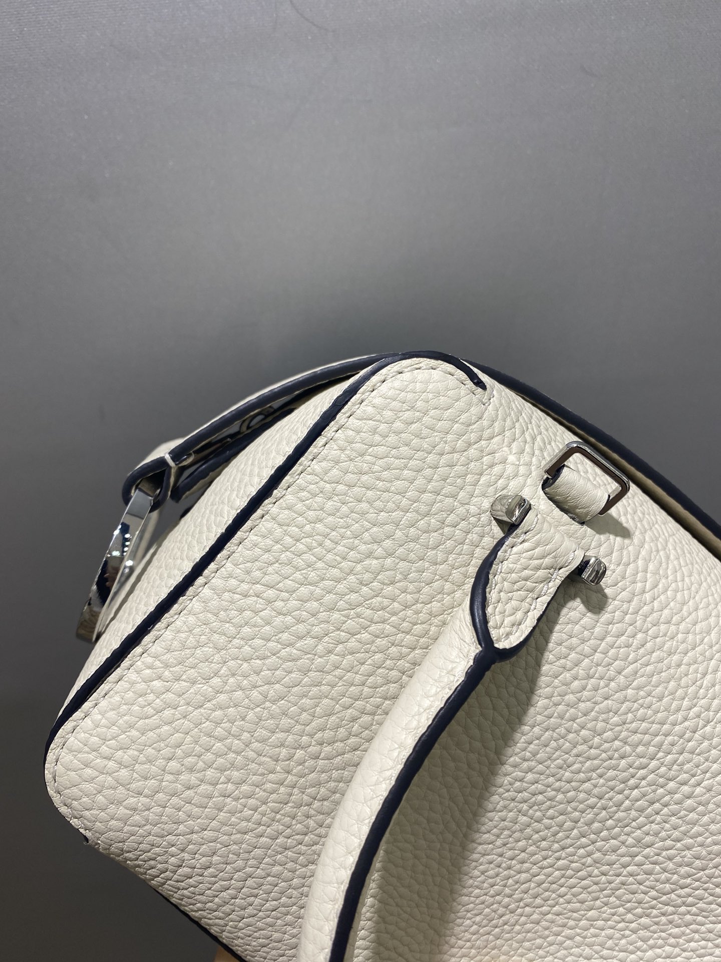 DELVAUX Taurillon Soft Mini Cool Box Satchel Ivory 1601413 |