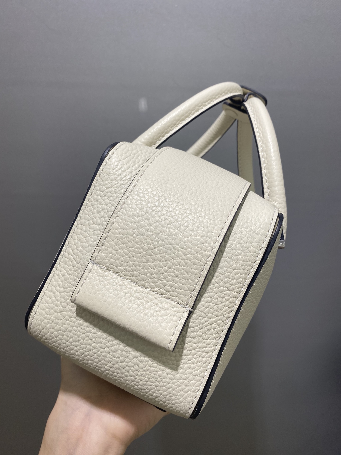 DELVAUX Taurillon Soft Mini Cool Box Satchel Ivory 1601413 |
