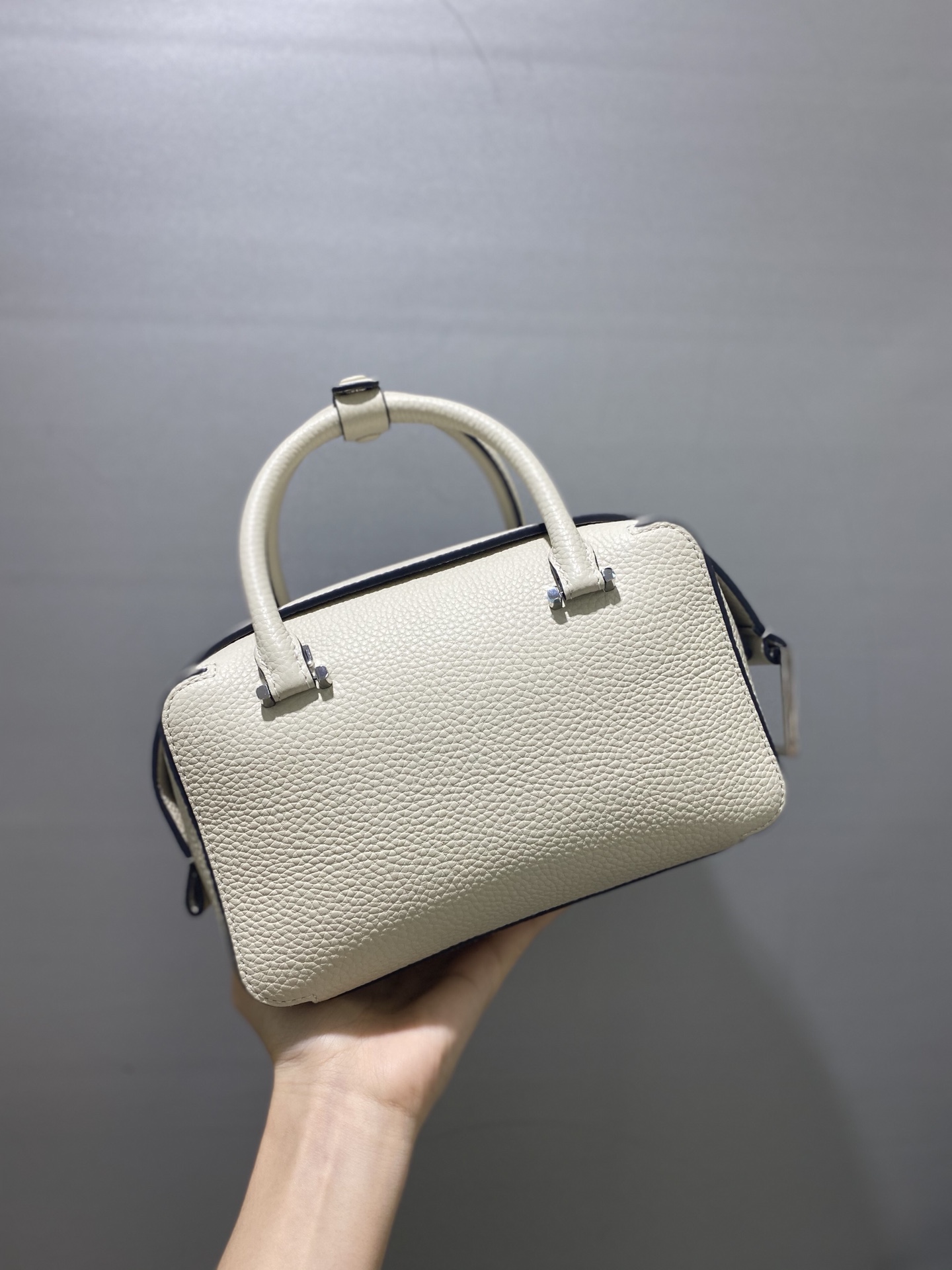 DELVAUX Taurillon Soft Mini Cool Box Satchel Ivory 1601413 |