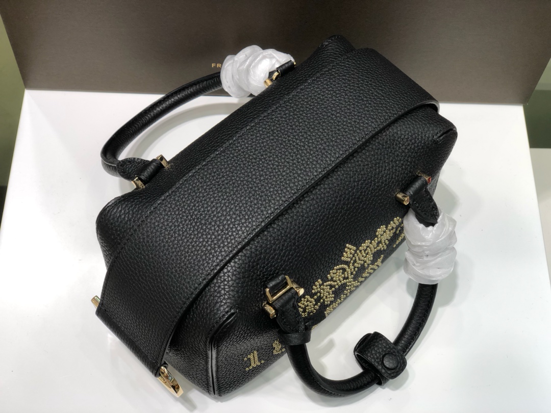 Delvaux Cool box Black Leather ref.252888