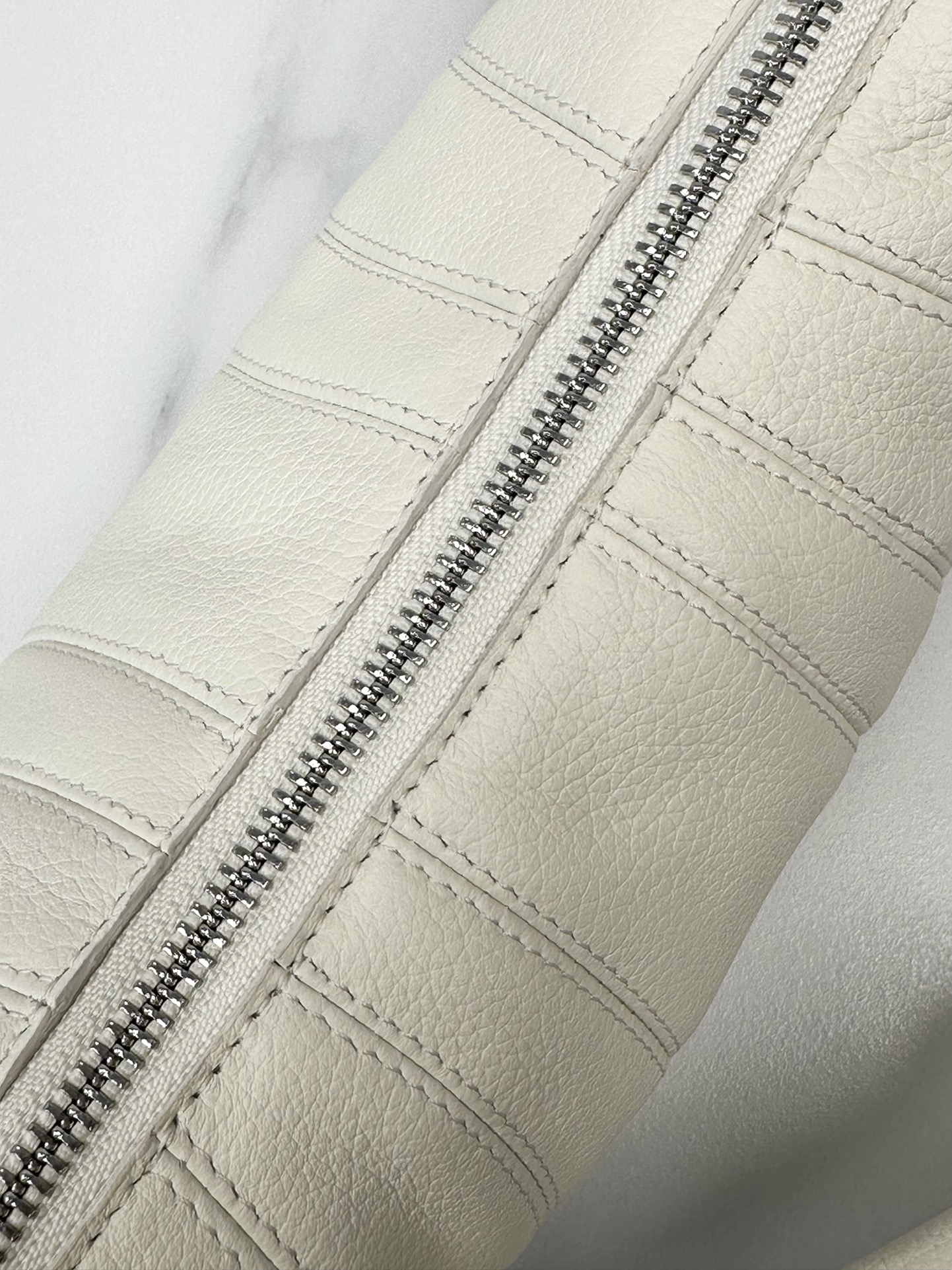 LEMAIRE Croissant Shoulder Bag | white.